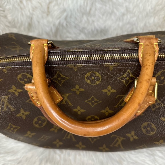 SOLD‼️! ♥️ Louis Vuitton Bandouliere Monogram Speedy 30
Was:$842 - Picture 14 of 17